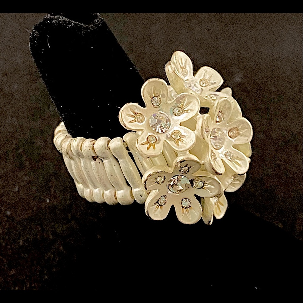 MixIt adjustable ring NWT!